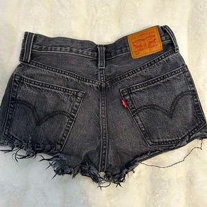 LEVI’S 501 Distressed Denim Shorts!!